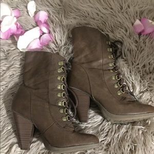 Classic brown boots 🌟